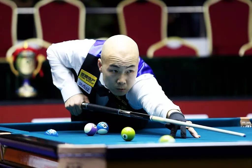 他通过与球 他通过与球