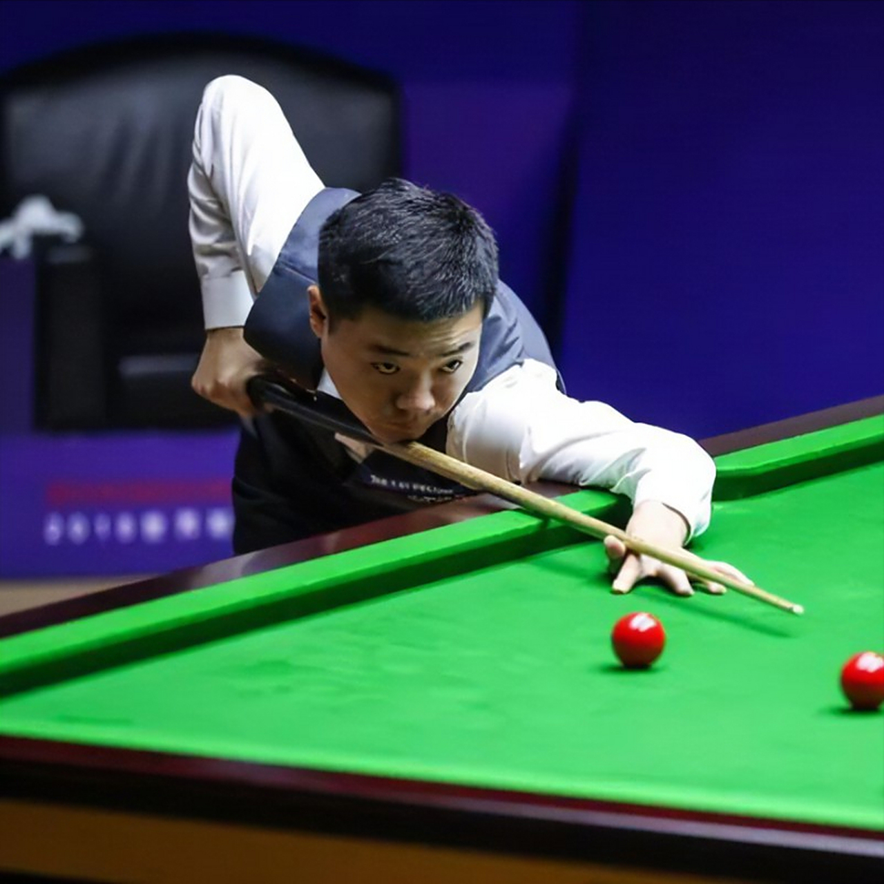 民尤其是青 民尤其是青