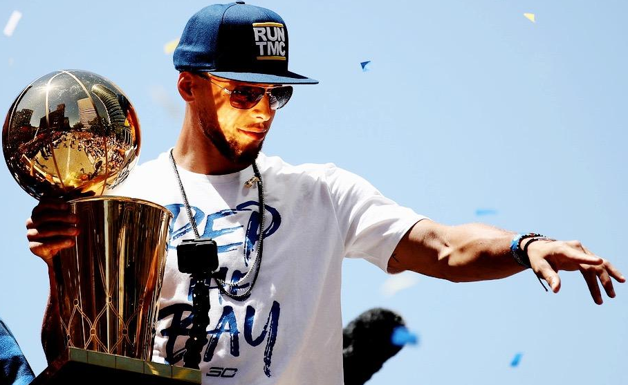 今天它跟我 今天它跟我